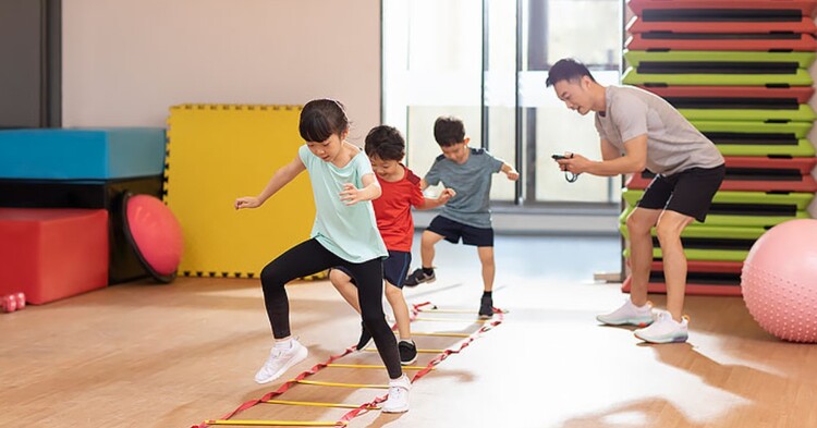 Vận động ngoài trời: Trò chơi và thể thao giúp học sinh năng động mỗi ngày