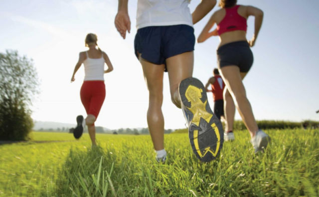 Những bài tập an toàn giúp học sinh rèn luyện cơ thể ngay tại lớp